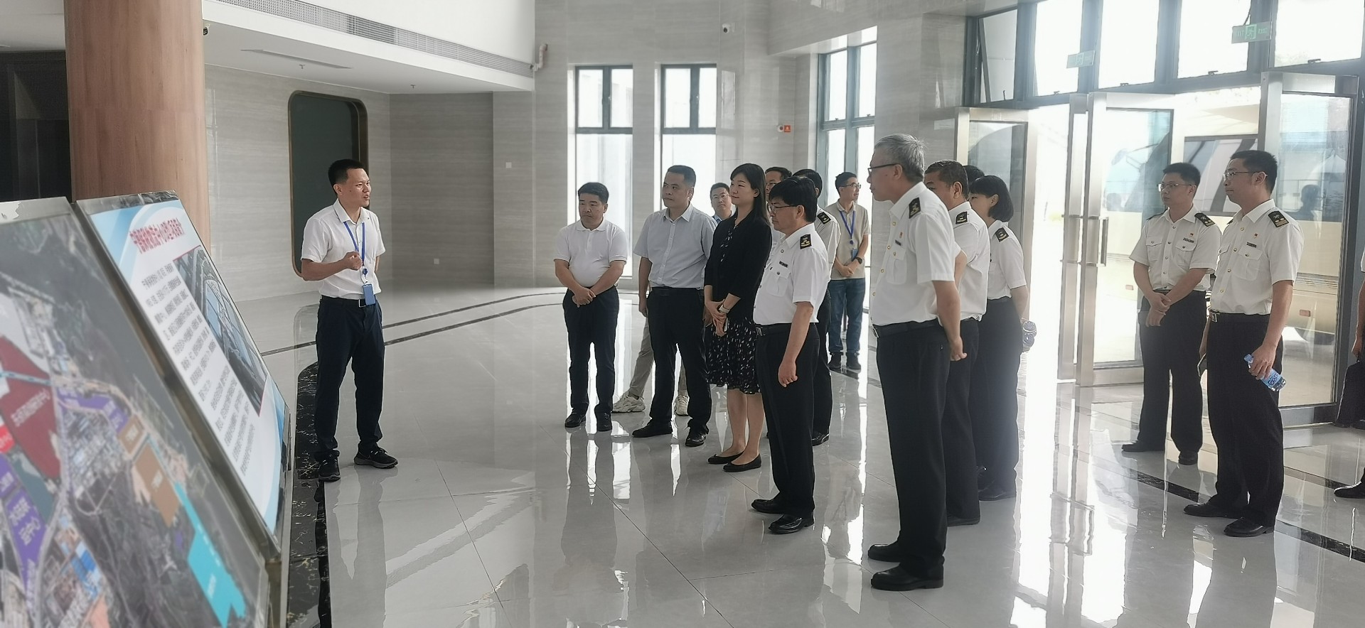 海关总署自贸司司长潘城一行莅临宁德国际物流中心项目调研，，，，周桂芳拍摄1.jpg