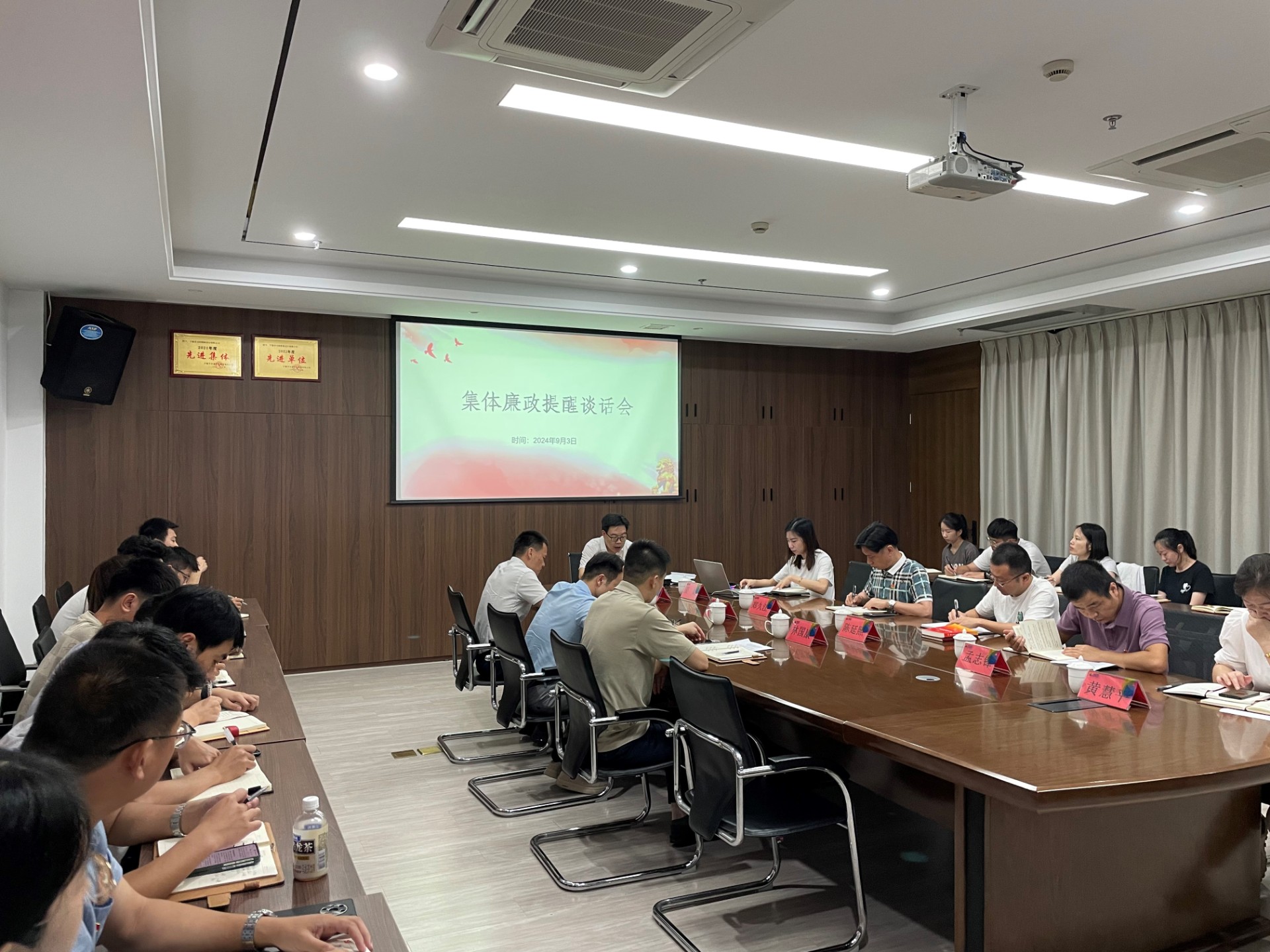 市哈哈体育集团向导深入市哈哈体育物流集团市哈哈体育勘探设计公司开展联系点事情，，叶岚清拍摄2.jpg