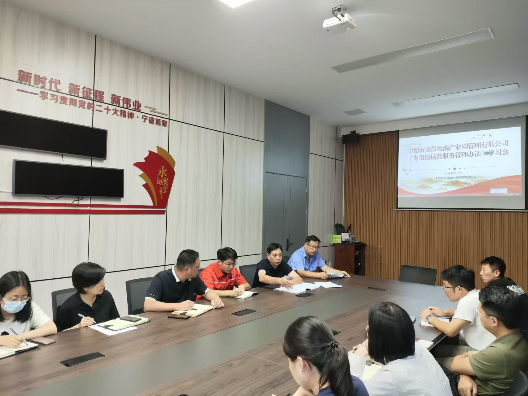 福州铁路物流中心宁德铁路物流营业部向导深入宁德陆港开展爱车宣传活动，，，，，，张长明拍摄.jpg